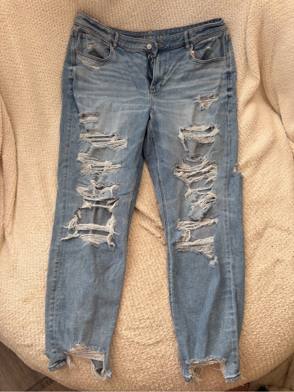 American Eagle Outfitters Women's Distressed Light Blue Ripped Mom Jeans